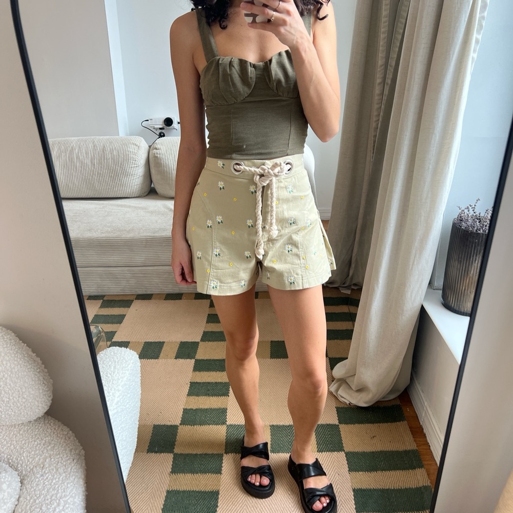 Miaou Floral Embroidered Shorts - Picture 2 of 4